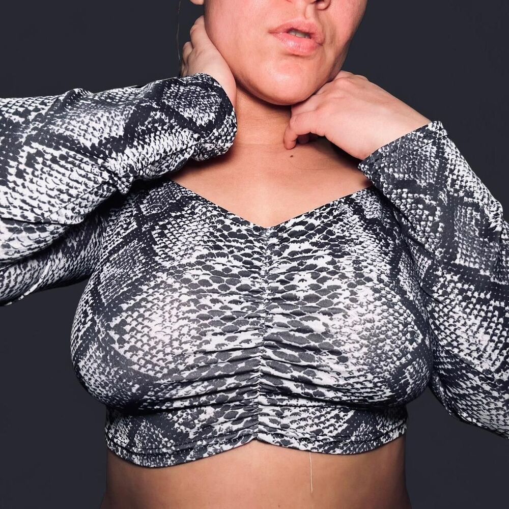Unbranded Women's Black and Grey Crop-top